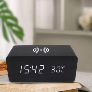 Modern Wooden Digital LED Desk Alarm Clock Thermometer Qi Wireless Charger / Thermomètre numérique en bois de réveil de bureau de LED Qi chargeur sans fil
